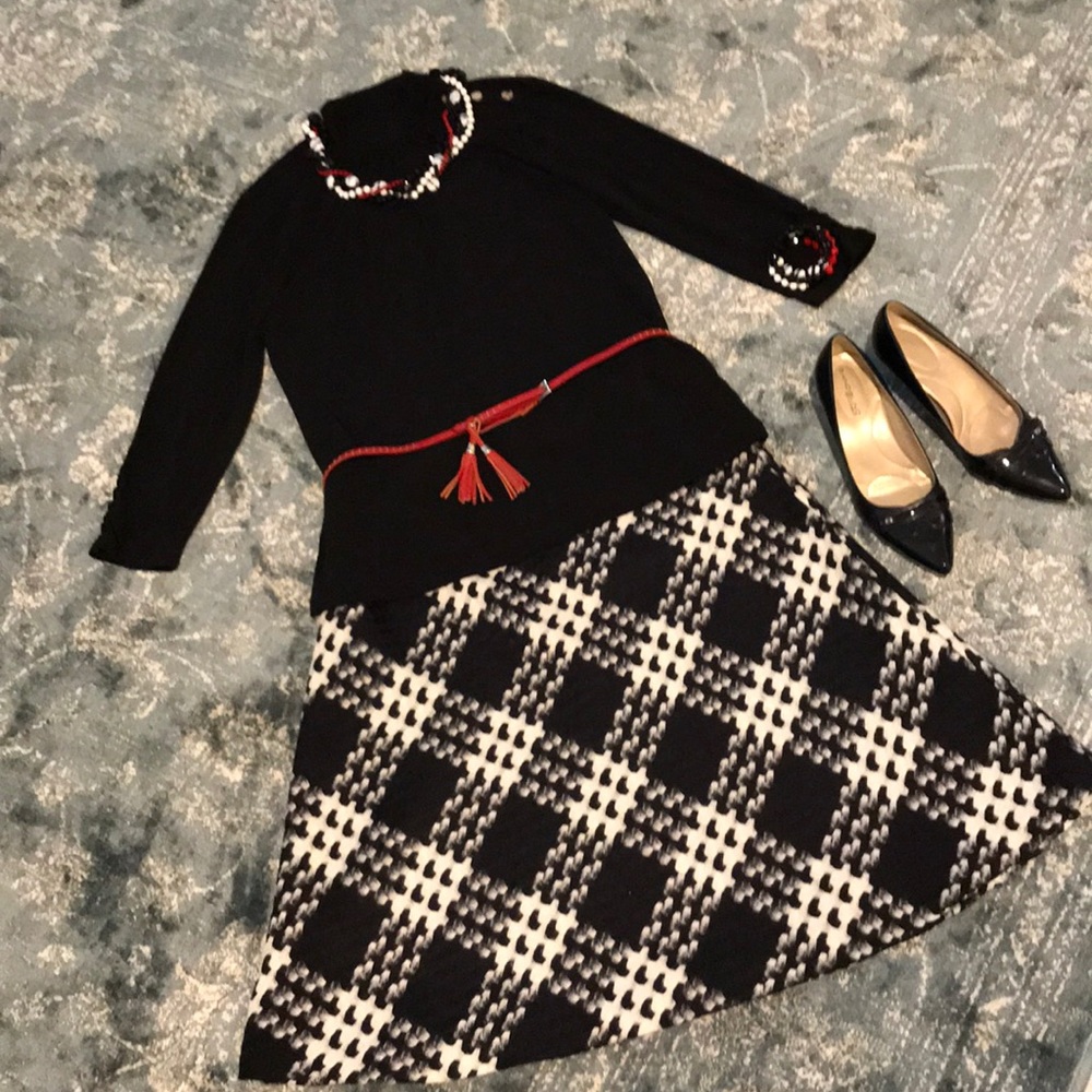 Lovely Express Plaid Skirt! Juniors 7/8. Waist 30”